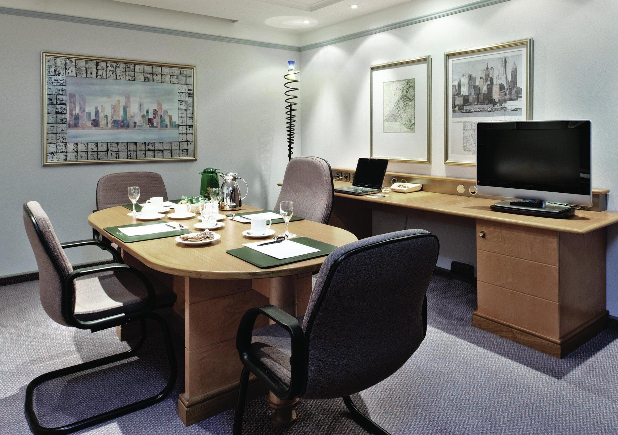 Hotel H4 Hannover Messe 4*
