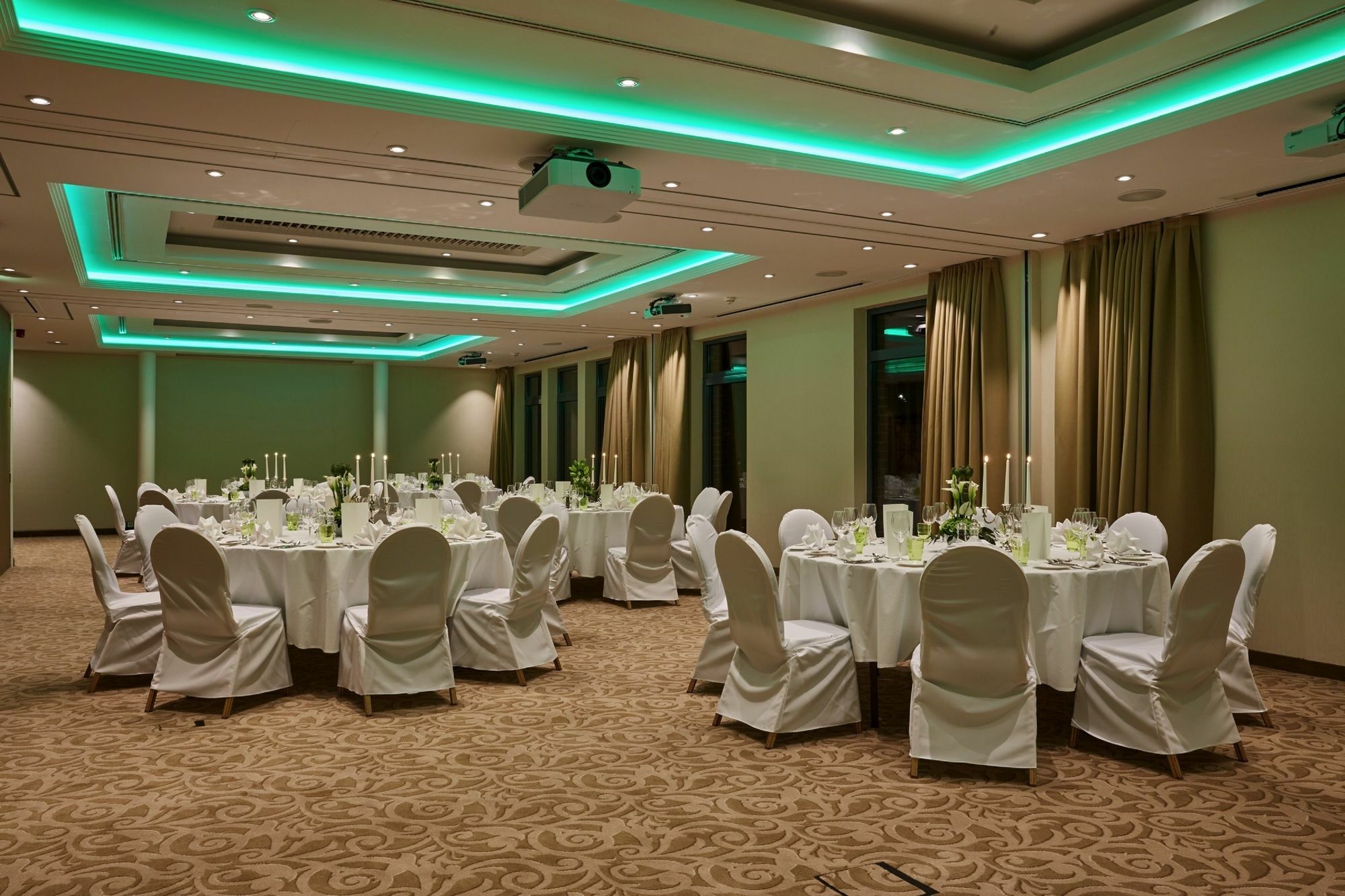 Hotel H4 Hannover Messe 4*